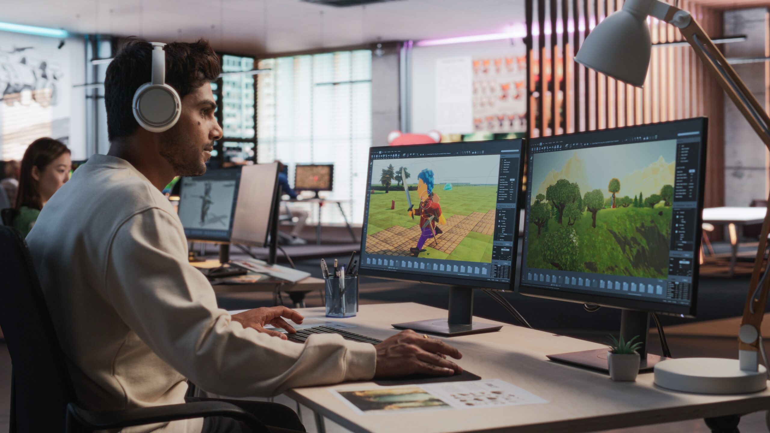 Indian,Male,Game,Designer,Using,Desktop,Computer,With,3d,Modelling